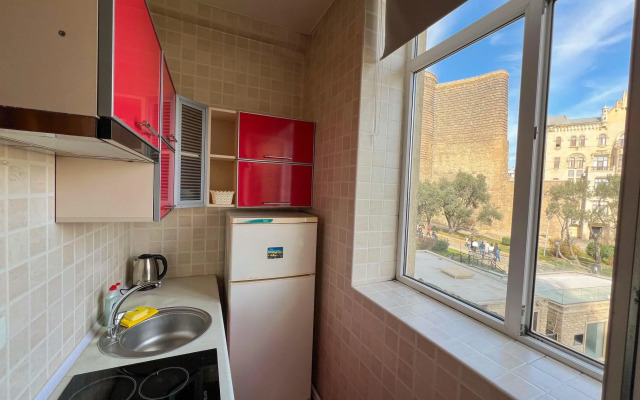 Okolo Devichyey Bashni, Stary Gorod/Baku Apartments