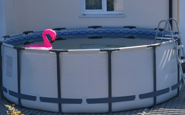 Частный дом на берегу моря с бассейном