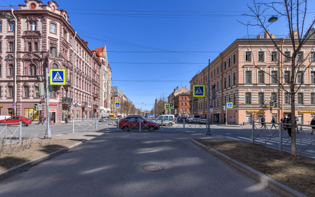 SutkiSpb Bronnitskaya 16 Apartments