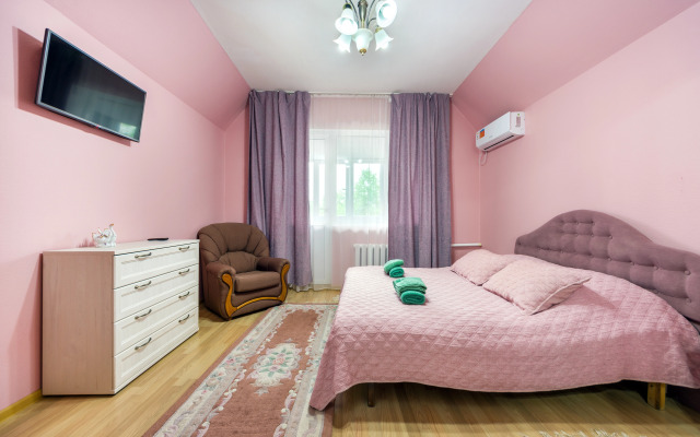 S Basseynom I Hammamom Private House