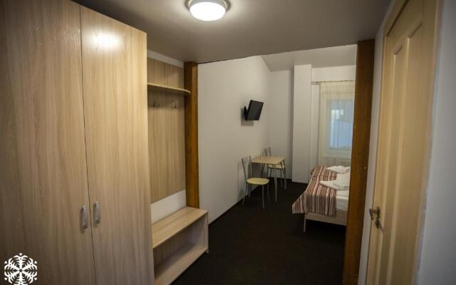 Sportivno-Gostinichnyij Kompleks Zima-Leto Hotel