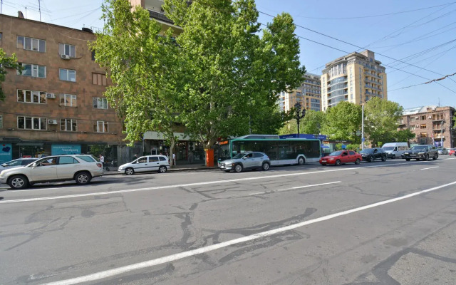 Ma154, 2-Komn. Na Pr. Mesropa Mashtotsa Flat