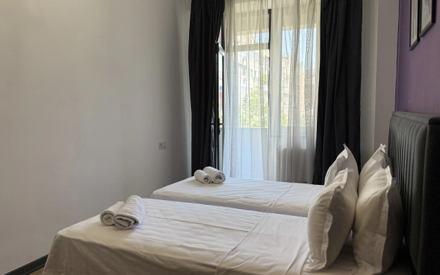 Apartamenty s 2 spal'nami i balkonom v centre goroda ot Sweet Home