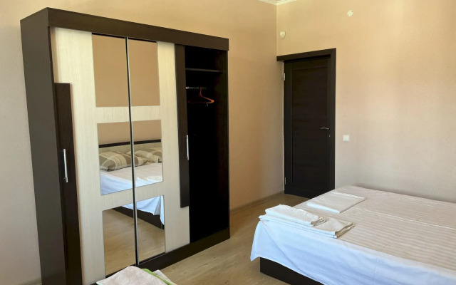 075 Dvukhkomnatnaya V Tsentre Flat