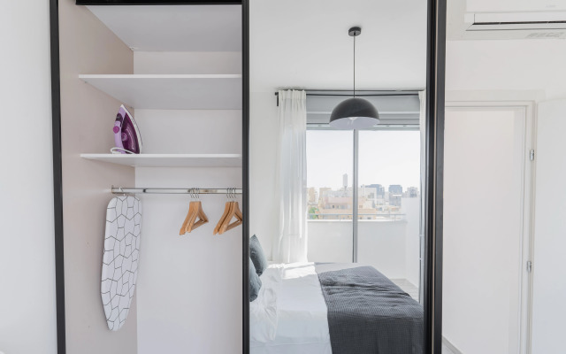 Blueground at Florentine Penthouse 3 Balconies ID21 Apartments