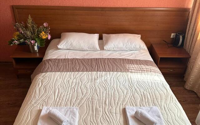 Aviastars Guest house
