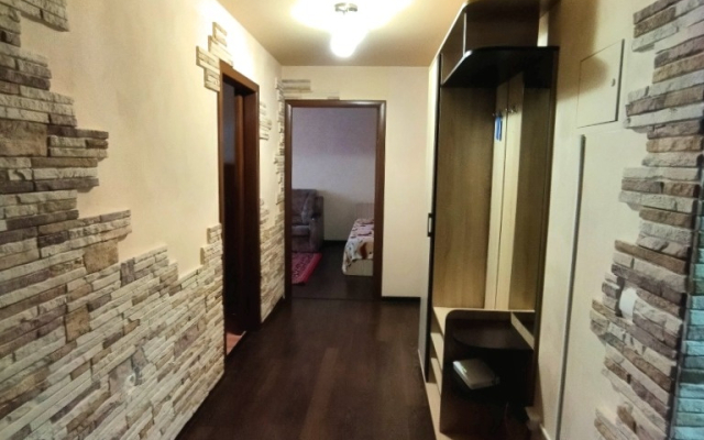 Kvartira Na Oktyabryskoy 215/1 Apartments