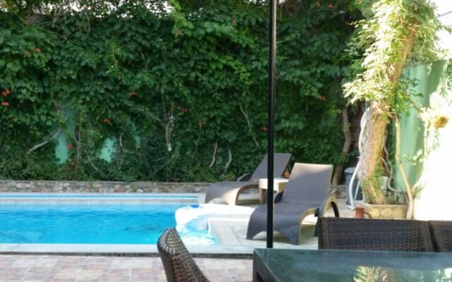 Green Yard Hotel