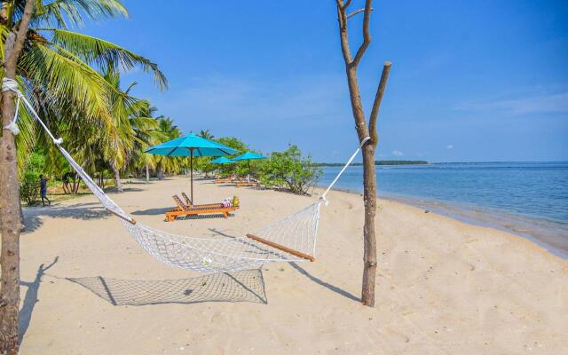 Breeze Pasikudah Resort Hotel