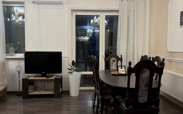 Апартаменты У Финляндского Вокзала и Крейсера Авроры"