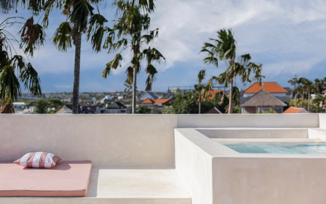 Casa Ateliero Apartment hotel — hotel in Tibubeneng