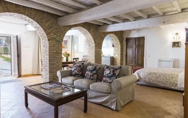 Castello Del Duca Hotel