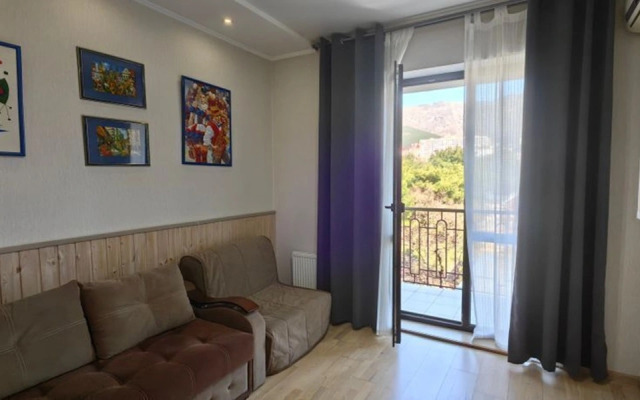 Апартаменты у моря с видом на горы