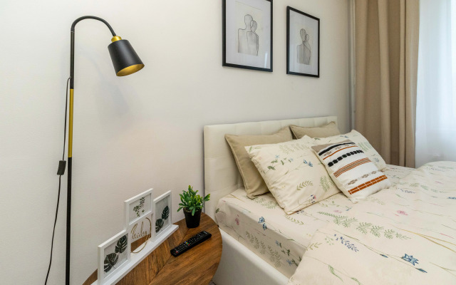 Квартира с желтым диваном