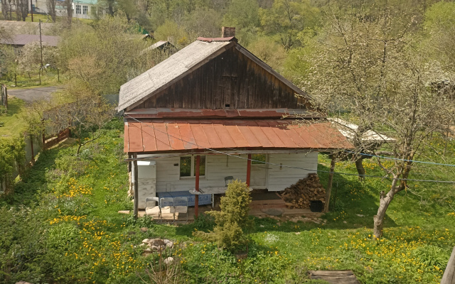 Частный дом с двумя спальнями, террасой и русской печью