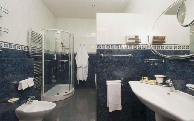 Aton Hotel