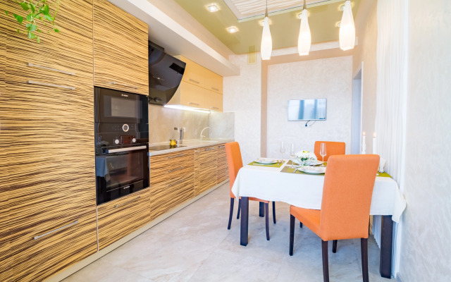 Prekrasnaya 2-kh komnatnaya ryadom s plyazhem Aleksino Flat