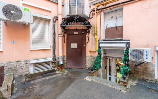 Prostornaya Studiya V Centre Peterburga Flat