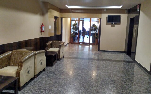 Hotel Raj Vista Suites & Convention
