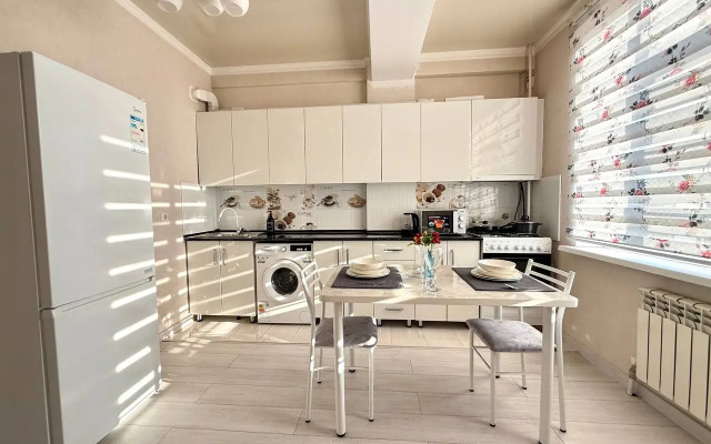 Uyutny Apartament v Bishkeke na Molodoy Gvardii 94 Flat
