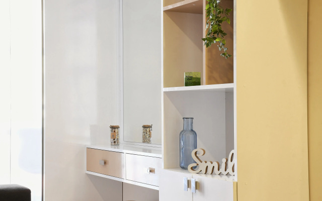 Stylish Gem Steps to Republic Square Apartments