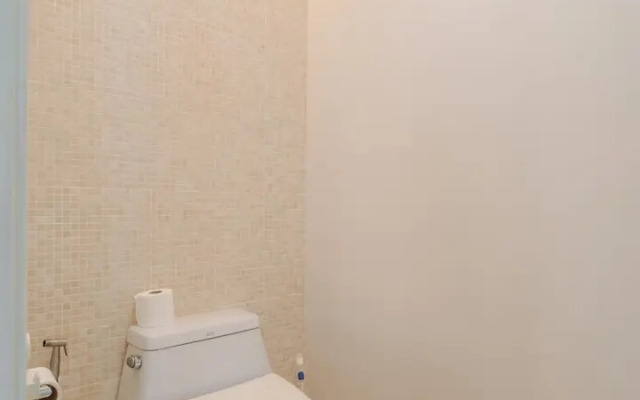 Elegant Beachfront 3Br Condo at Pearl of Naithon Apartments