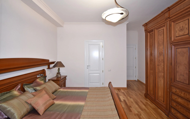 3-K Kvartira v Novostroyke na Ulitsa Arama Di723 Flat