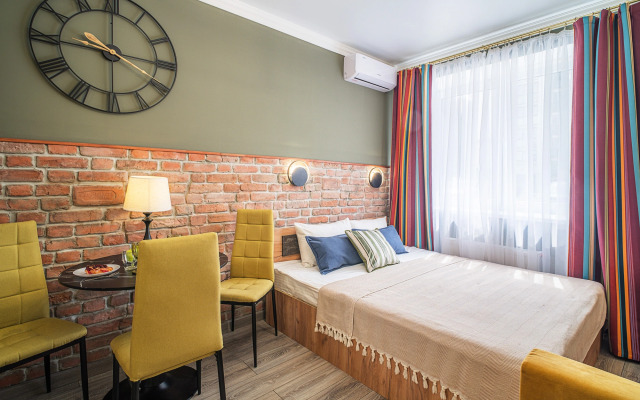 Kranc v starinnom stile vozle Ozera Apartments