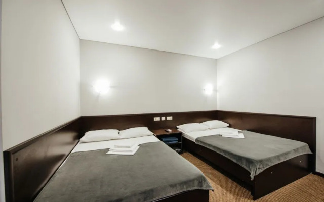 Peak Season 3 Apartments