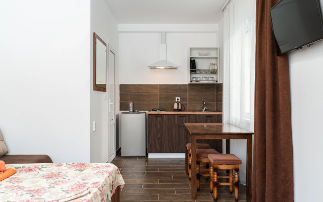 Yuzhny Guest House