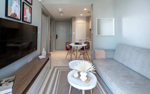 Keyrock Living Lakeview Escape in Business Bay Apartments