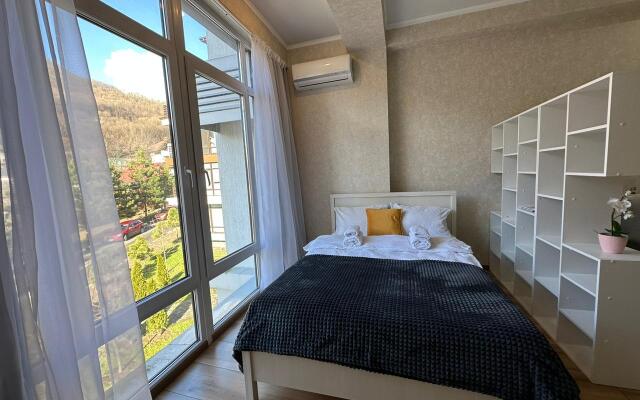 Море квартир с видом на горы