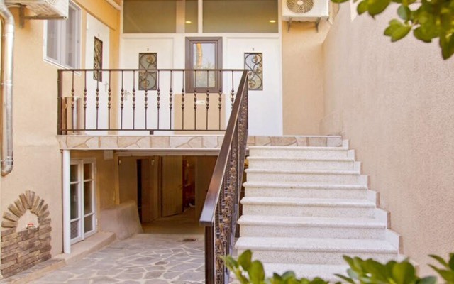 Metekhi Corner Apartments
