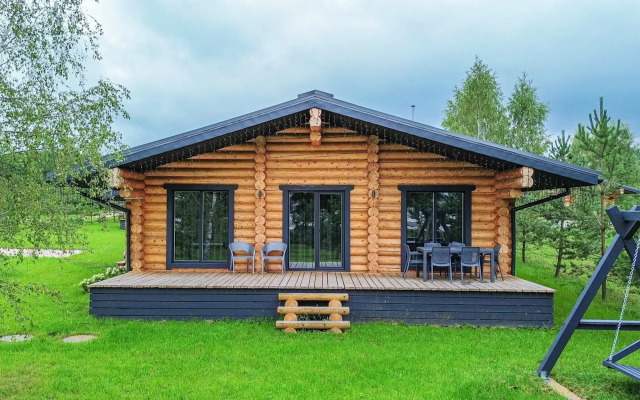 Частный дом в поселке Разливы-1, 8Б