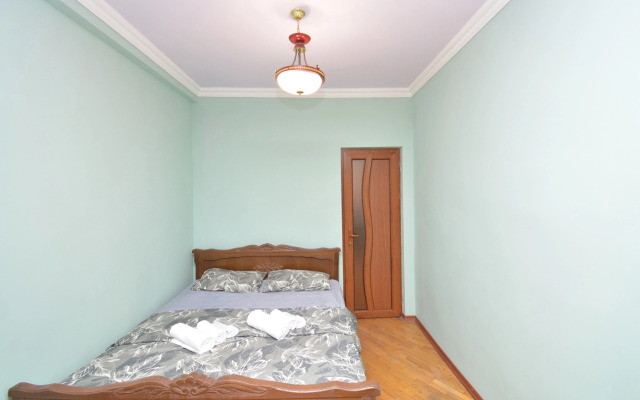 Trekhkomnatnaya v Tsentre Goroda Flat