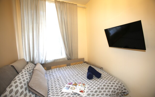 Apartamenty Svetlaya Studiya U Metro Vladimirskaya
