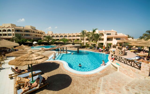 Курортный отель Flamenco Beach and Resort