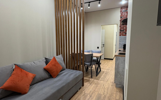 Krasivaya Yevrodvushka v Tsentre Flat