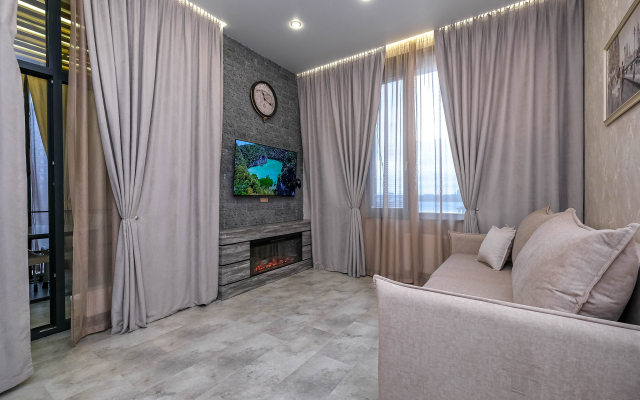 Premium-klassa Luchshaya Lokaciya ogromnaya lodgiya panorama na Ob parkovka u lifta Flat