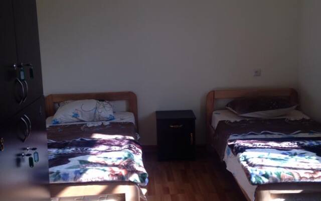 Holiday House Hotel