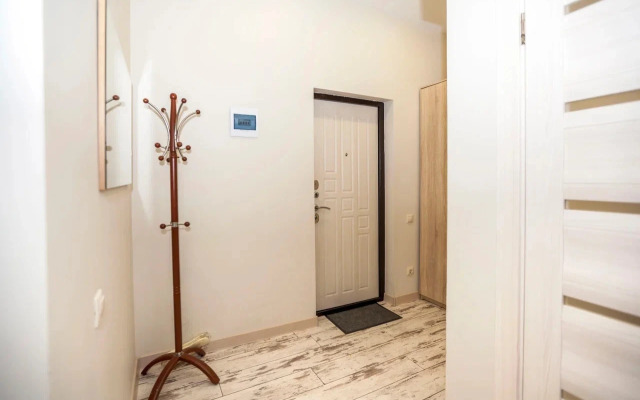 U Morya S Basseinom v ZhK Solnechnyij apt12 Apartment