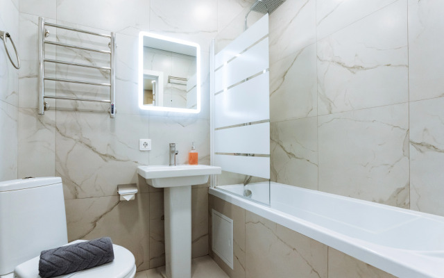 Uyutnye Apartamenty V Tsentre S Prekrasnym Servisom Flat