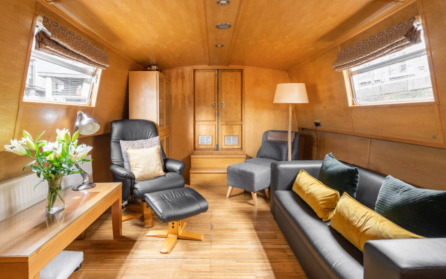 Частный дом The Four Sisters Boatel