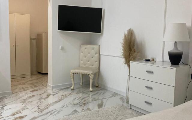 S Basseynom ZHK Metropol Apartments