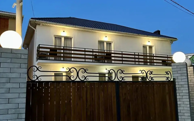 2-Kh Komnatnaya V Gostevom Dome Flat