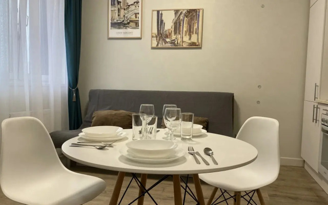 Apartments Delyuks S Balkonom Udobny Dom Na Smolnoy 44