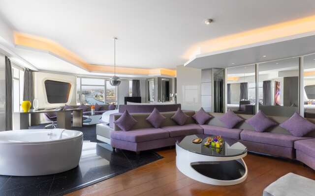 V Hotel Dubai Curio Collection by Hilton Hotel