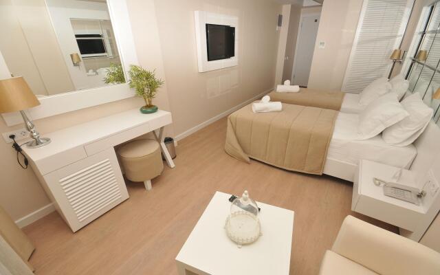 Alesta Yacht Hotel