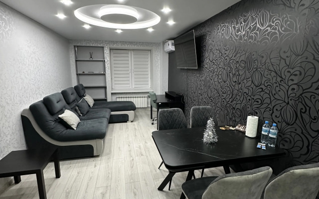 Sovremennaya 56 Kv.m Na Ulitse Kosareva D.48 Apartments