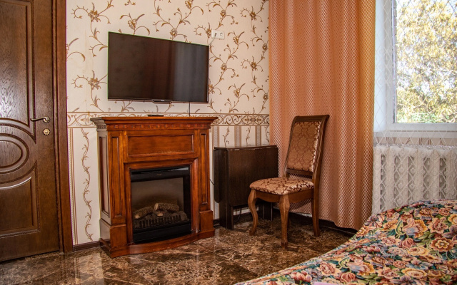 Четырёхместный номер Comfort с 2 комнатами с видом на город — фото 1
